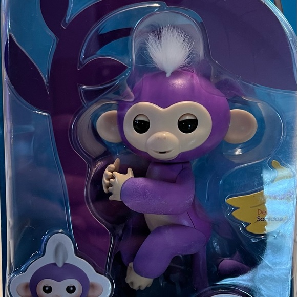 Fingerlings friendship @ your fingertips Baby Monkey in purple - Picture 3 of 5